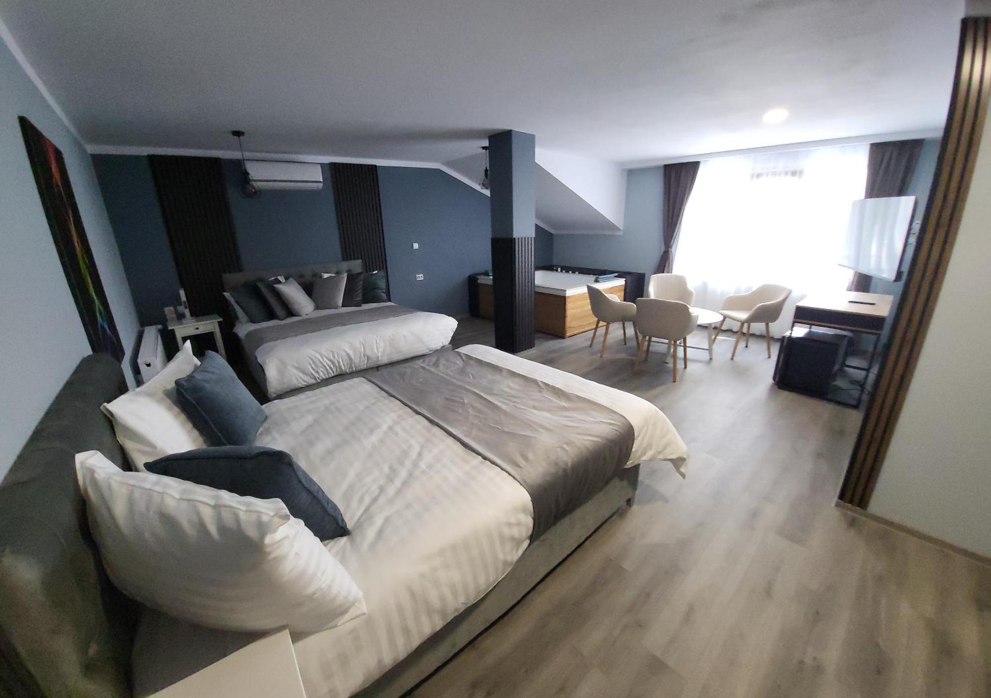 Pensiunea Hanul Huniazilor Hunedoara Exterior foto