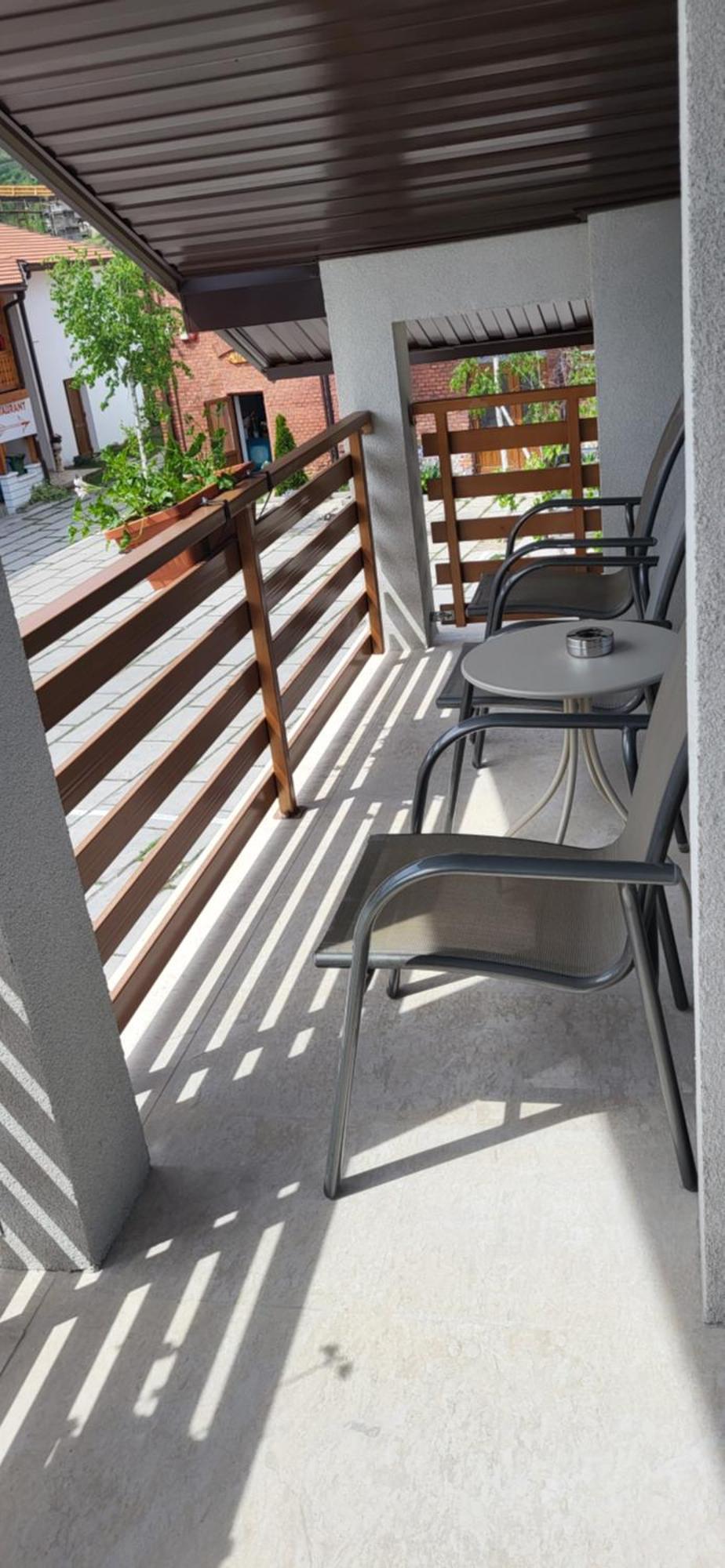 Pensiunea Hanul Huniazilor Hunedoara Exterior foto